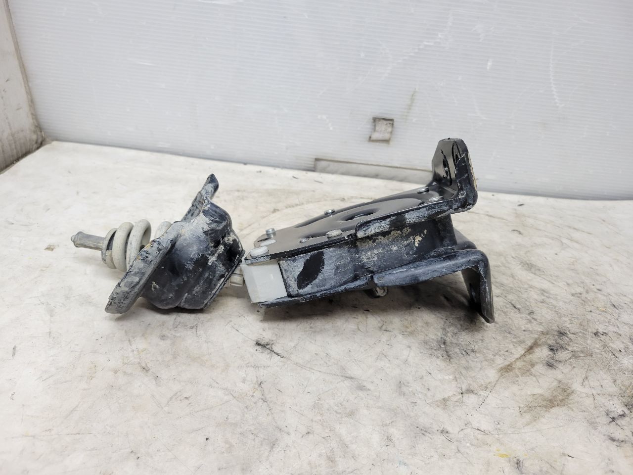 2022 SIERRA150 SPARE TIRE CARRIER 2 BOLT DESIGN 32445 - image 5