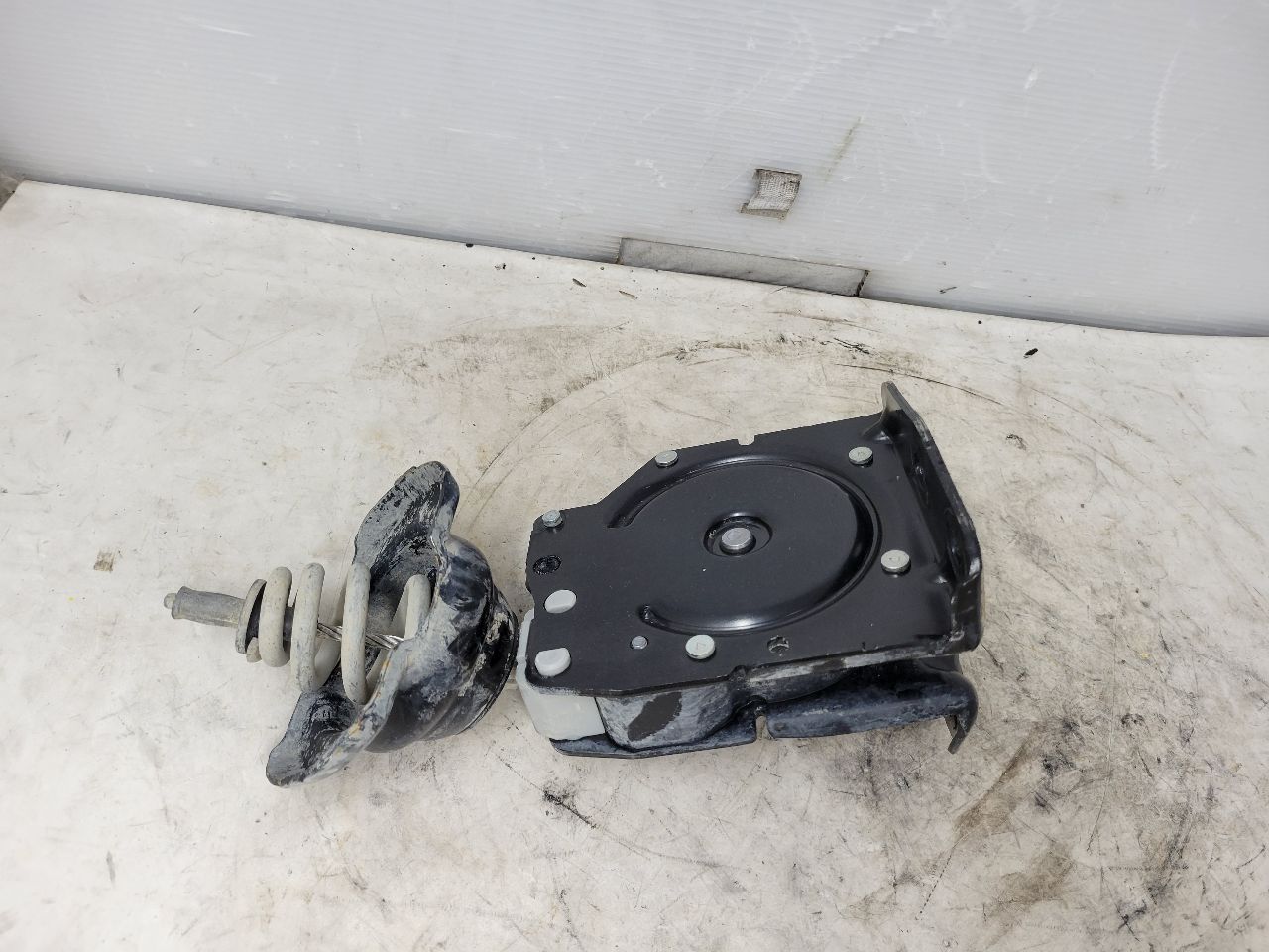2022 SIERRA150 SPARE TIRE CARRIER 2 BOLT DESIGN 32445 - image 6