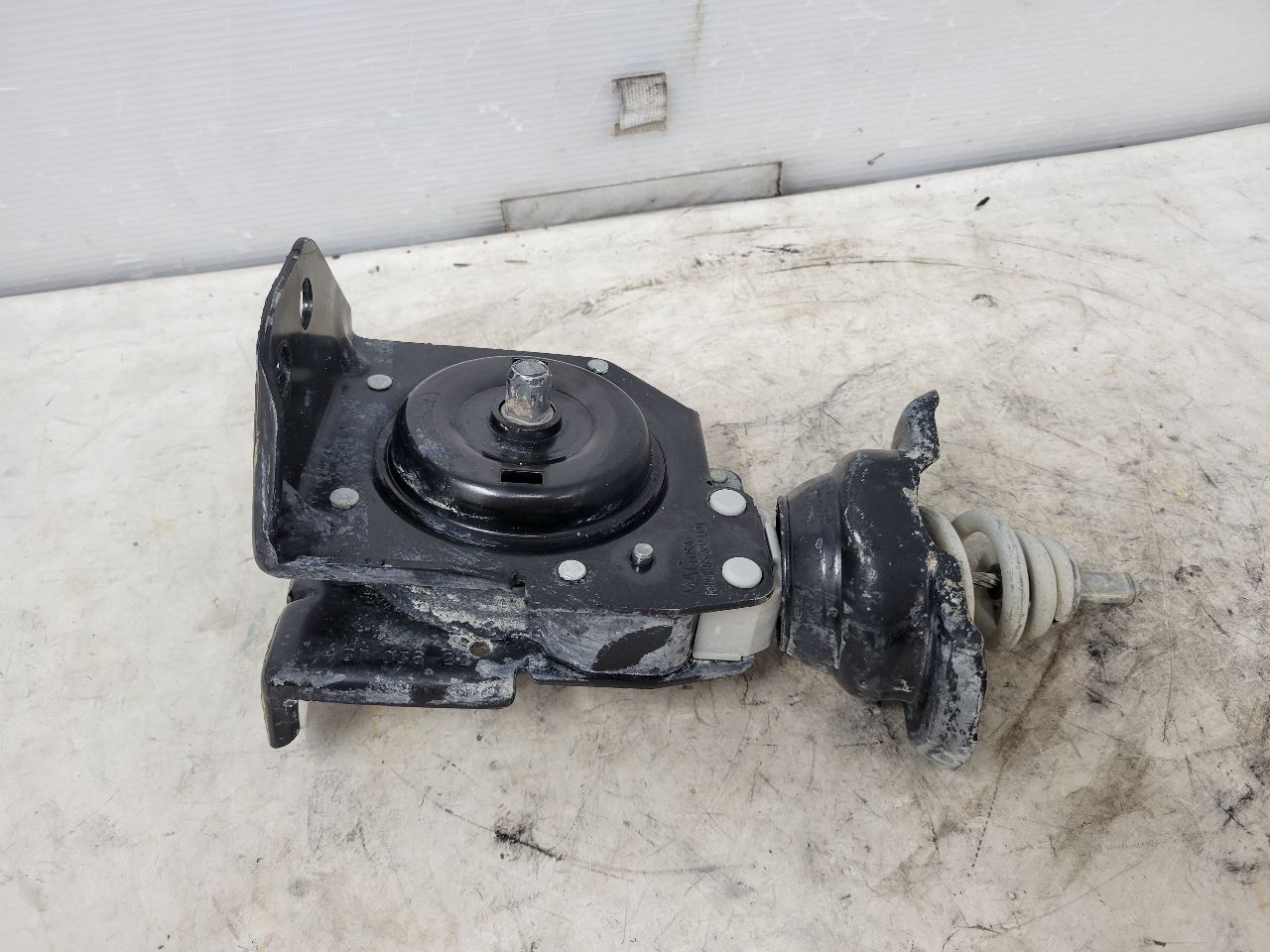 2022 SIERRA150 SPARE TIRE CARRIER 2 BOLT DESIGN 32445 - image 7