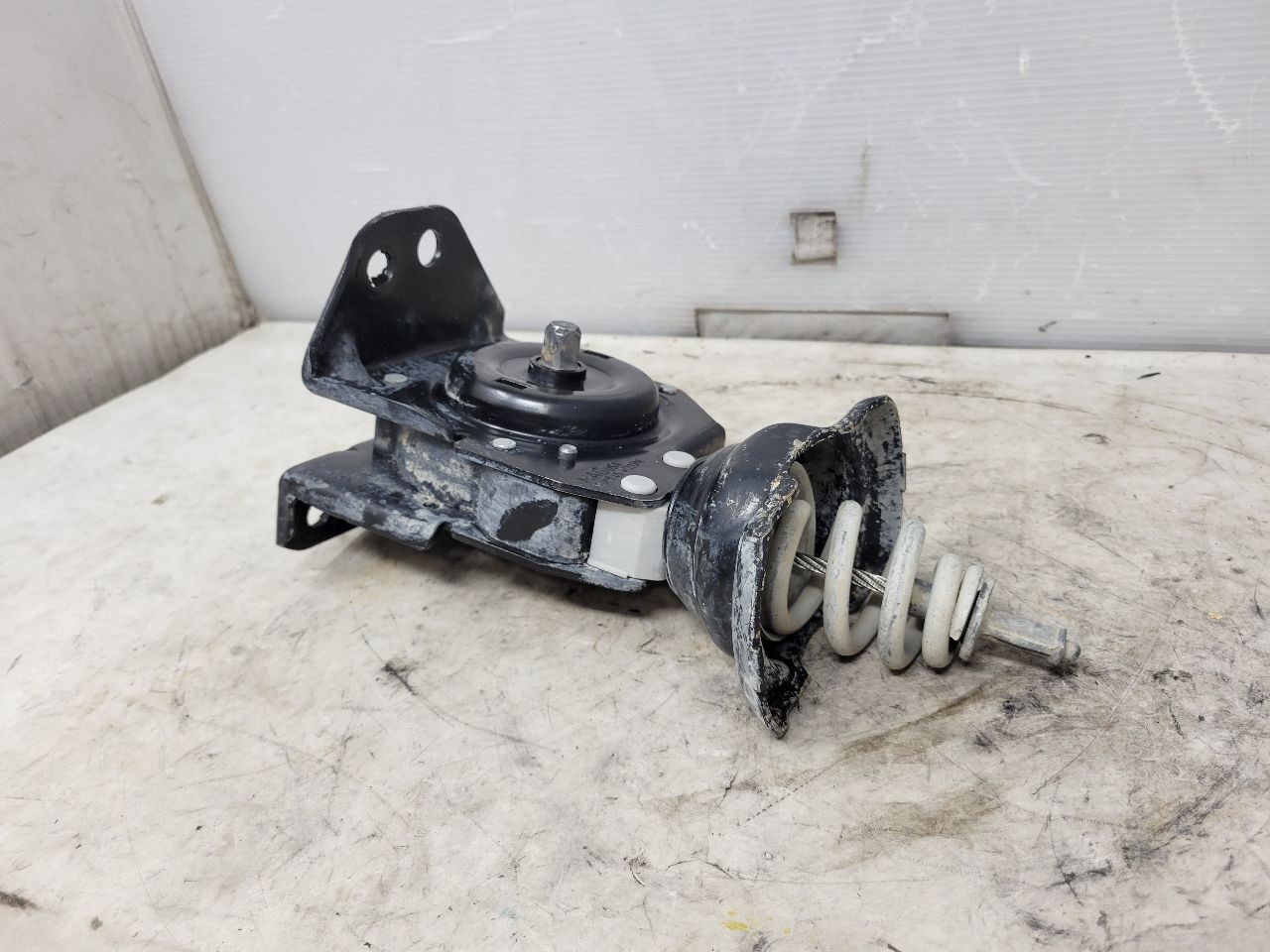 2022 SIERRA150 SPARE TIRE CARRIER 2 BOLT DESIGN 32445 - image 9