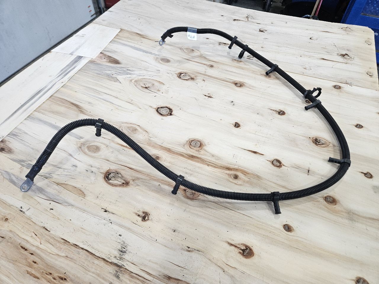2019 ESCALADE BATTERY TO FUSE BOX POSITIVE CABLE 32450 - image 2