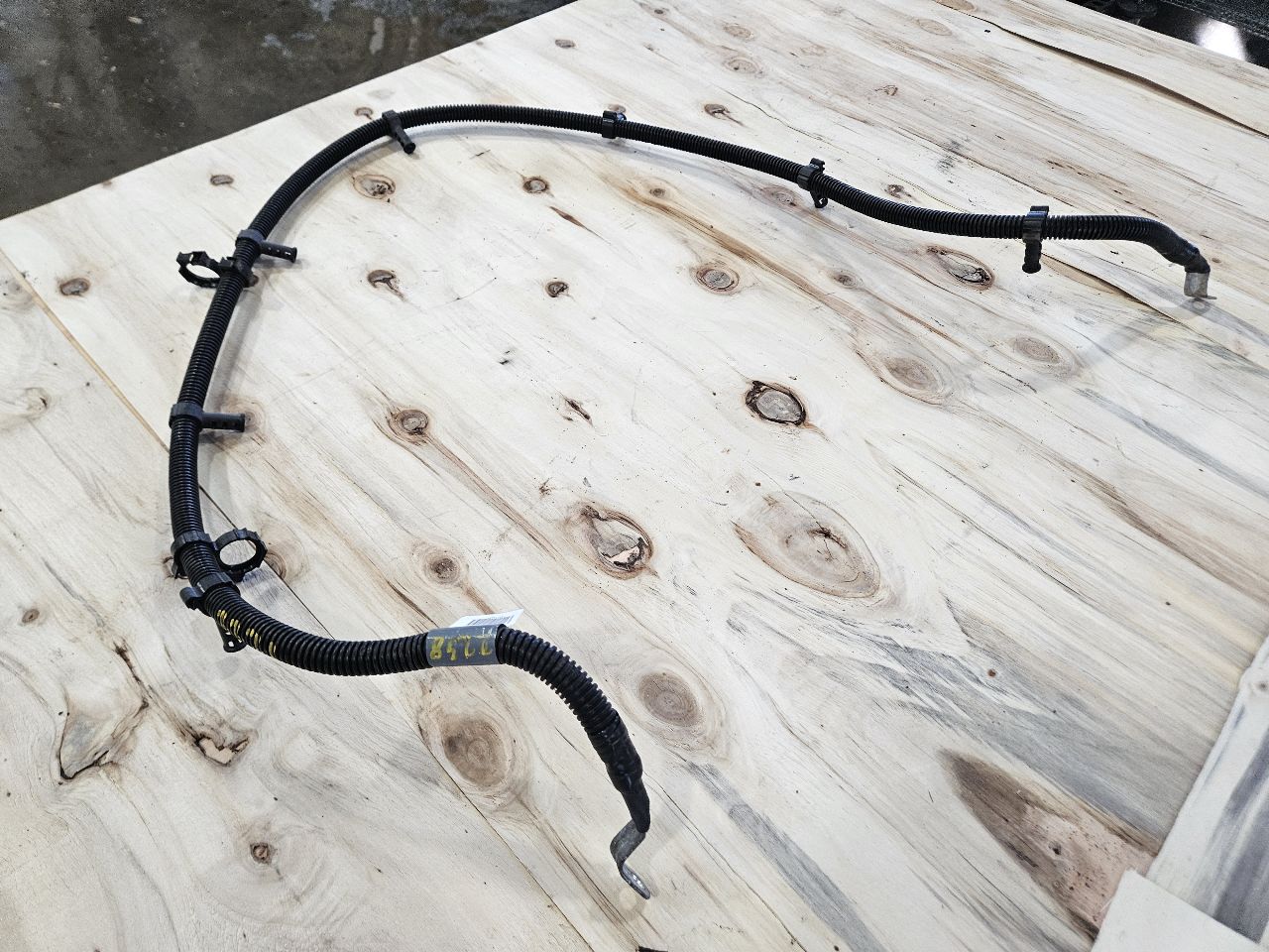 2019 ESCALADE BATTERY TO FUSE BOX POSITIVE CABLE 32450 - image 4