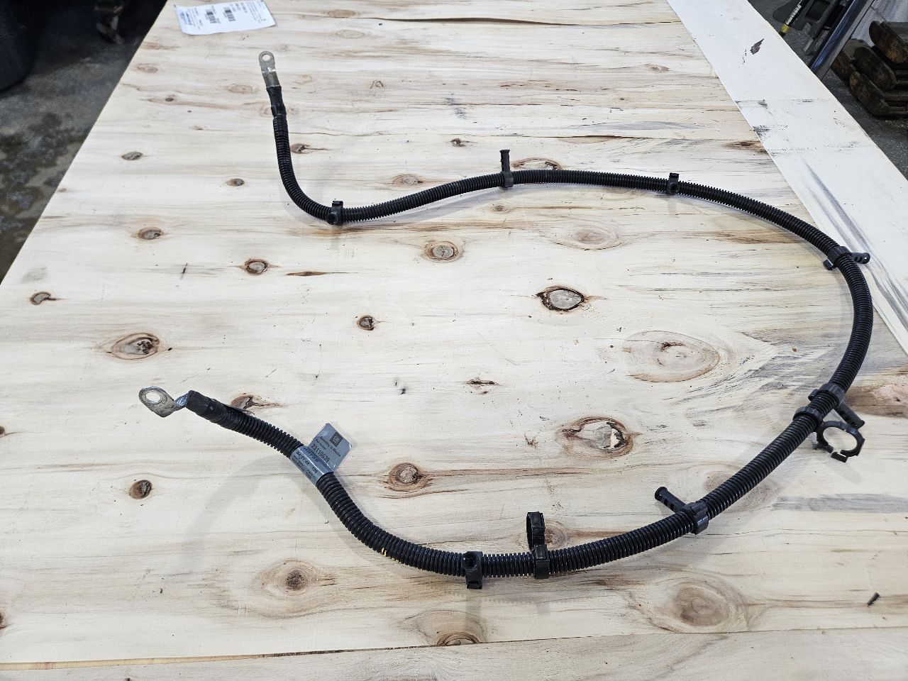 2019 ESCALADE BATTERY TO FUSE BOX POSITIVE CABLE 32450 - image 6