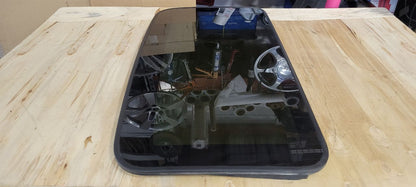 2019 ESCALADE OEM SUN MOON ROOF GLASS ONLY 32451 - image 3