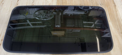 2019 ESCALADE OEM SUN MOON ROOF GLASS ONLY 32451 - image 6