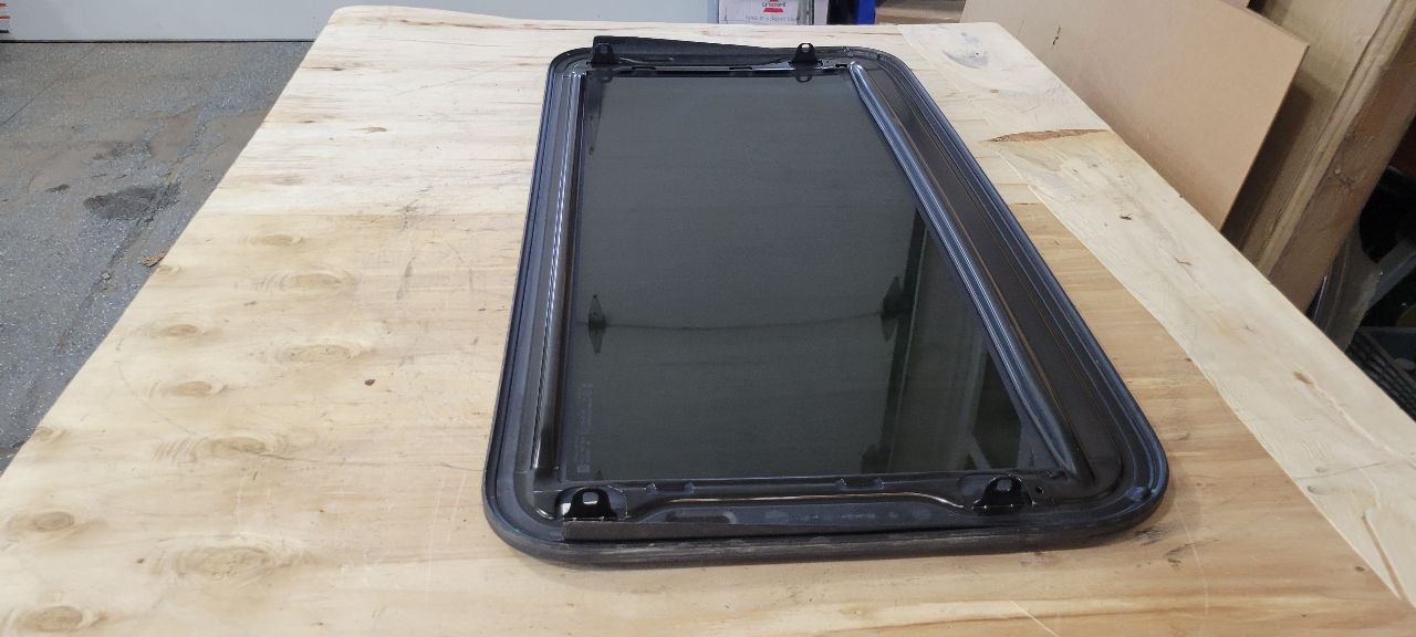 2019 ESCALADE OEM SUN MOON ROOF GLASS ONLY 32451 - image 9