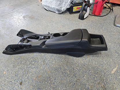 2019 CAMARO CENTER CONSOLE BLACK MANUAL TRANS 32461 - image 2