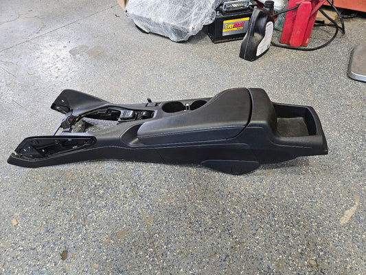 2019 CAMARO CENTER CONSOLE BLACK MANUAL TRANS 32461 - image 2