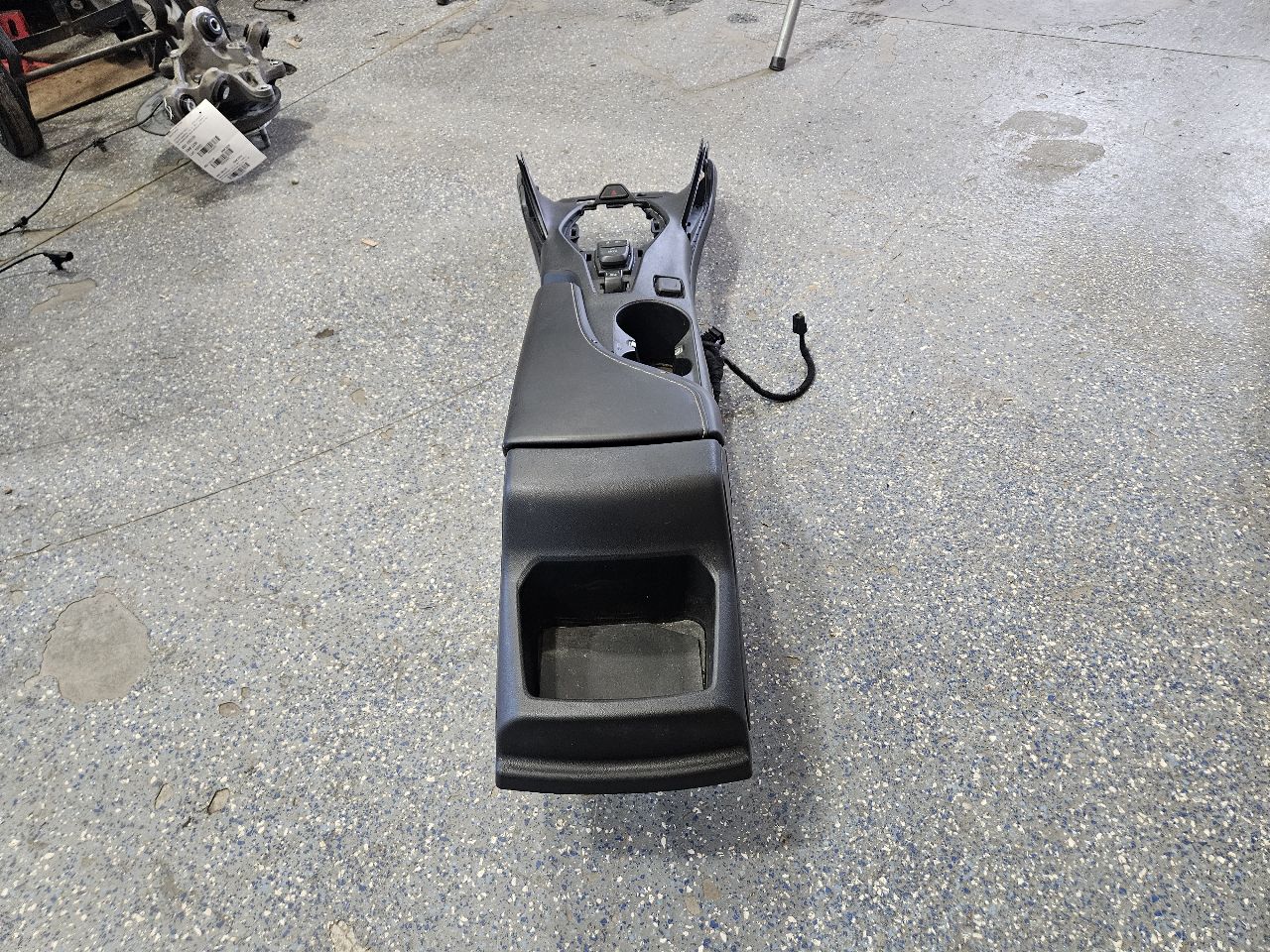 2019 CAMARO CENTER CONSOLE BLACK MANUAL TRANS 32461 - image 4
