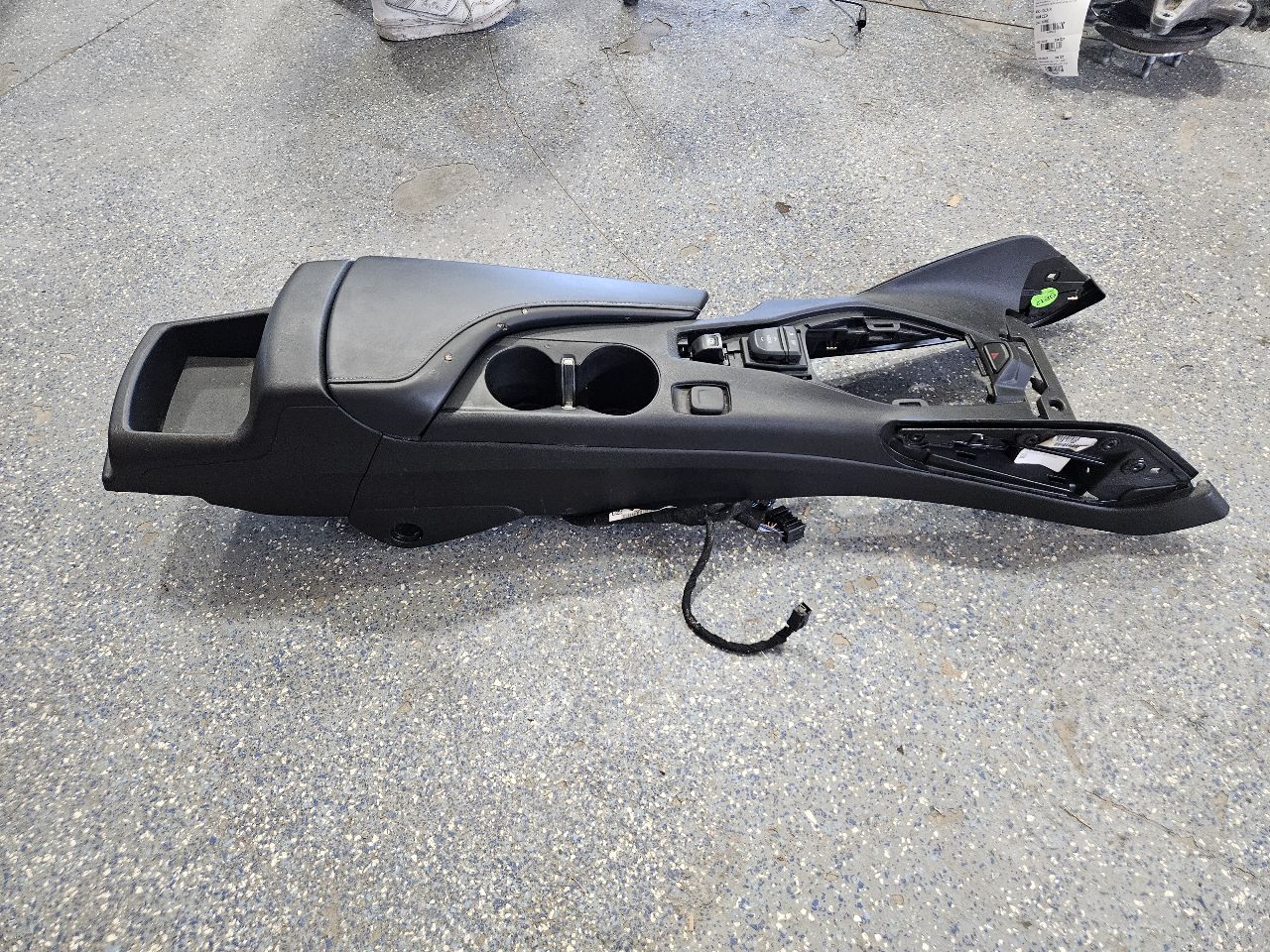2019 CAMARO CENTER CONSOLE BLACK MANUAL TRANS 32461 - image 1