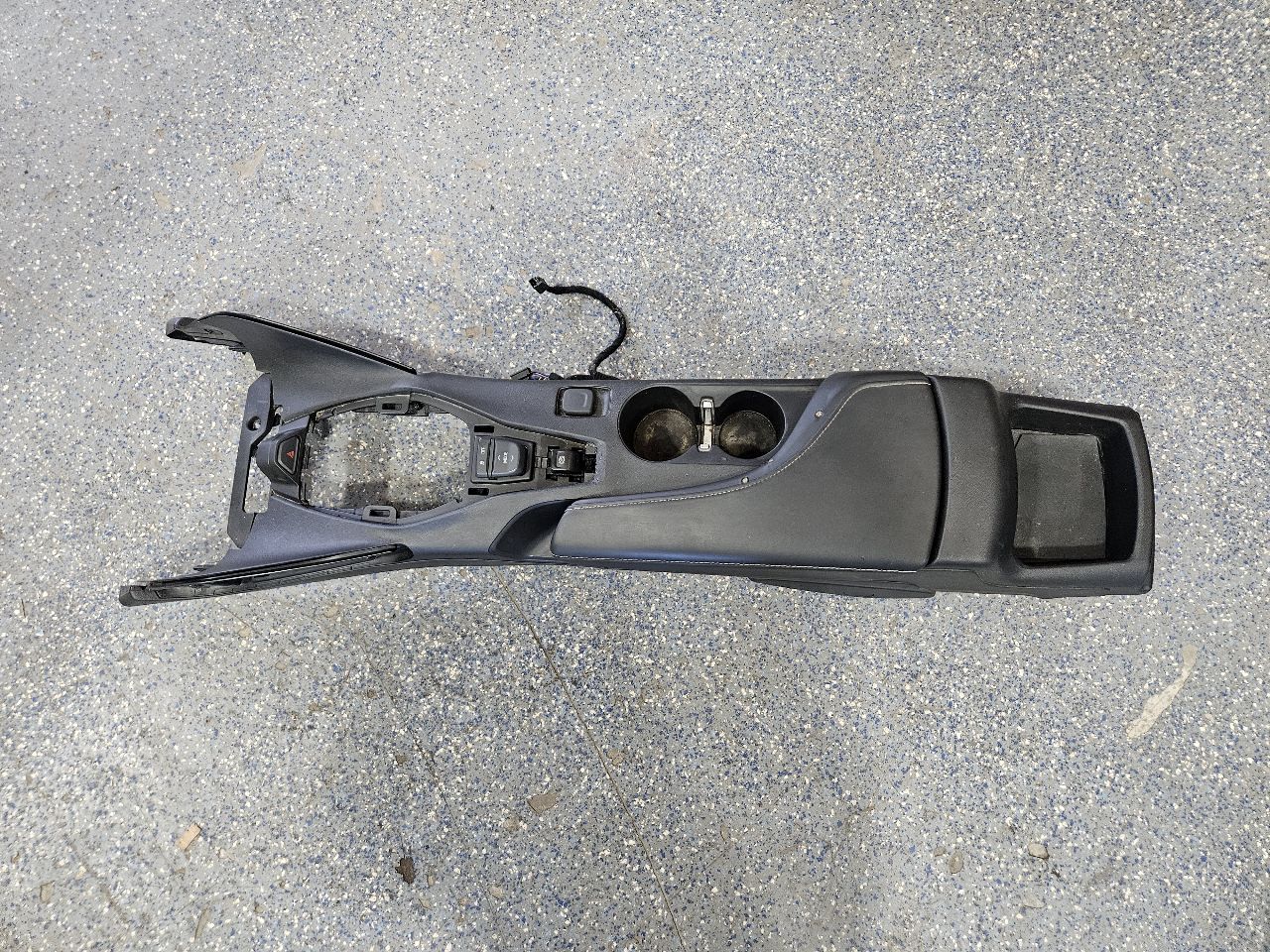 2019 CAMARO CENTER CONSOLE BLACK MANUAL TRANS 32461 - image 5
