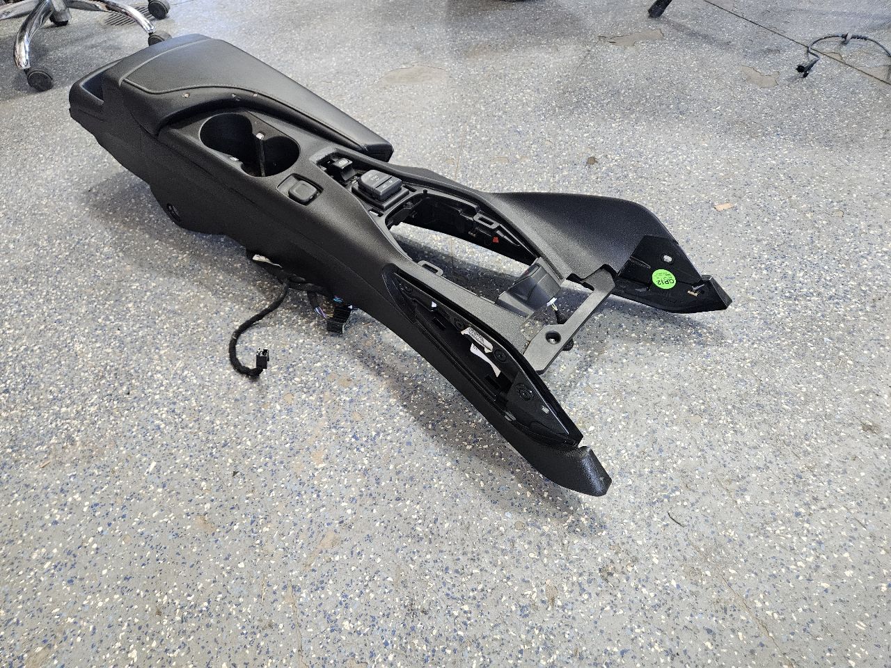 2019 CAMARO CENTER CONSOLE BLACK MANUAL TRANS 32461 - image 7