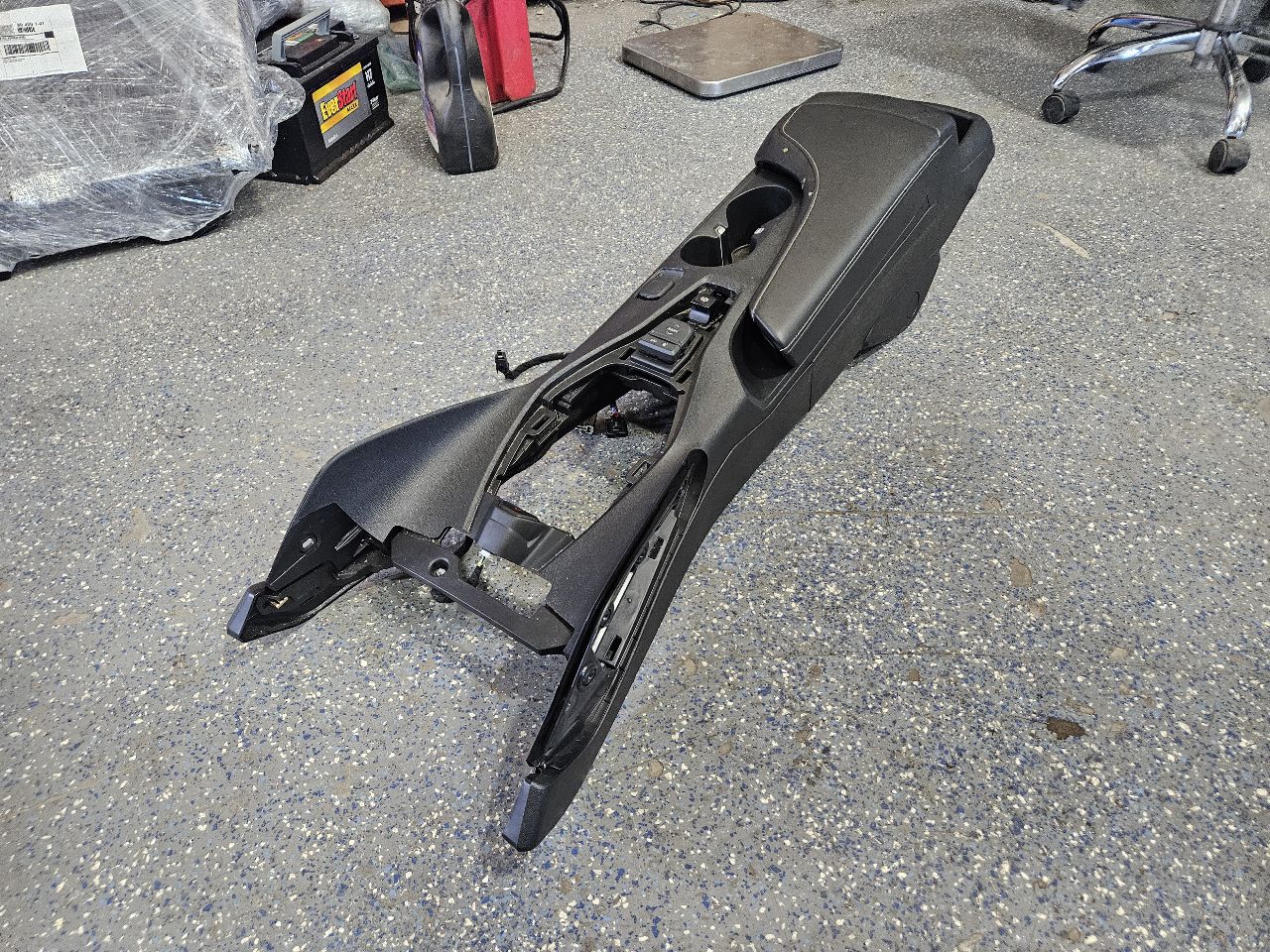 2019 CAMARO CENTER CONSOLE BLACK MANUAL TRANS 32461 - image 12
