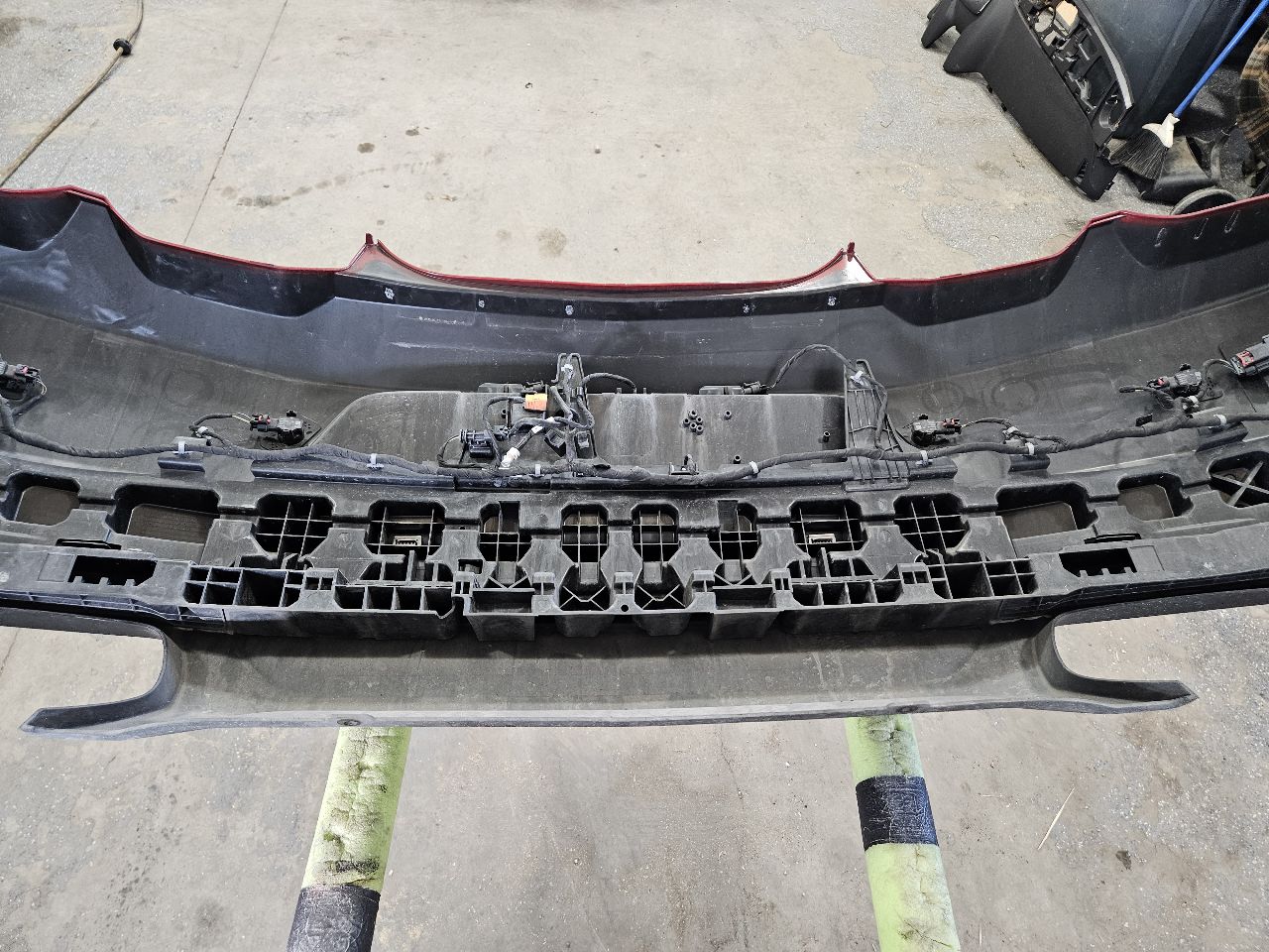 2019 CAMARO SS REAR BUMPER QUAD OUTLET RED G7E 32462 - image 14
