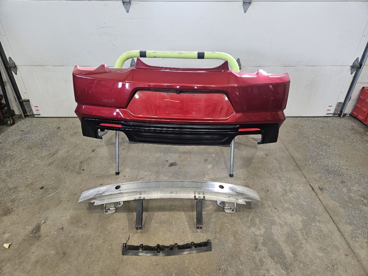 2019 CAMARO SS REAR BUMPER QUAD OUTLET RED G7E 32462 - image 1