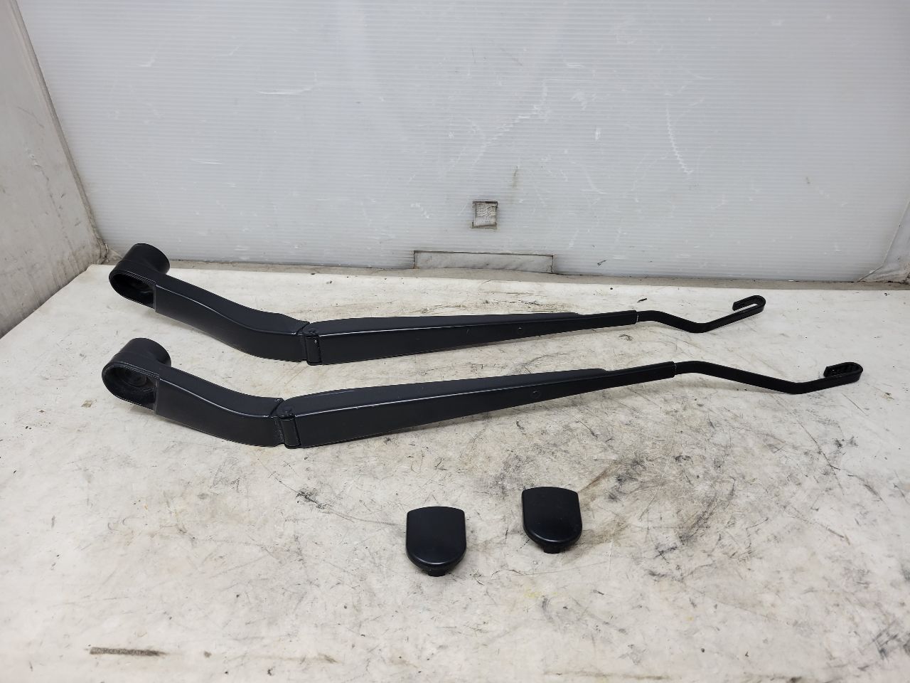 2019 CAMARO WINDSHIELD WIPER ARMS PAIR LH RH 32471 - image 1