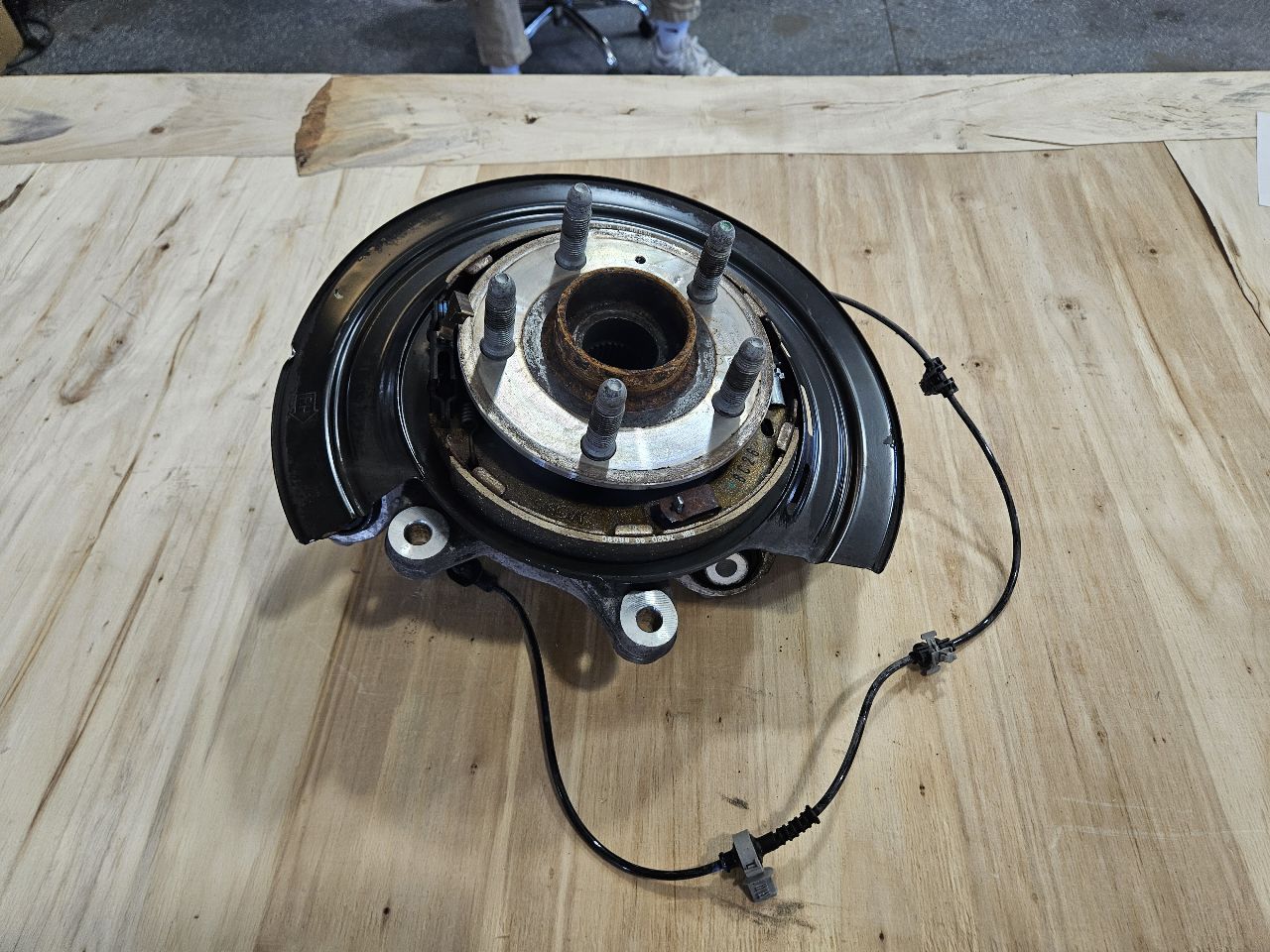 2019 CAMARO RH PASSENGER REAR SPINDLE SS 1LE 19K 32475 - image 4
