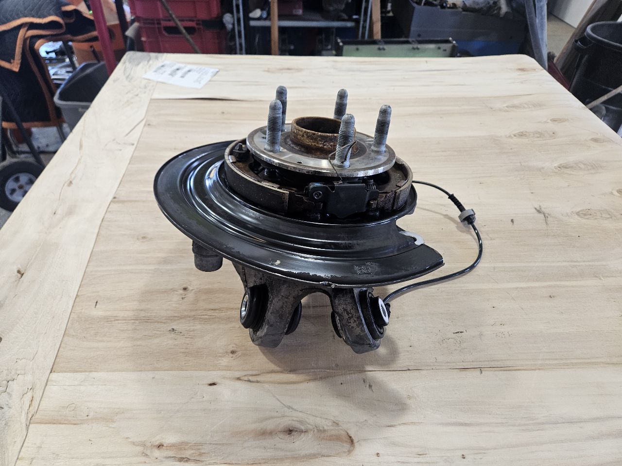 2019 CAMARO RH PASSENGER REAR SPINDLE SS 1LE 19K 32475 - image 8