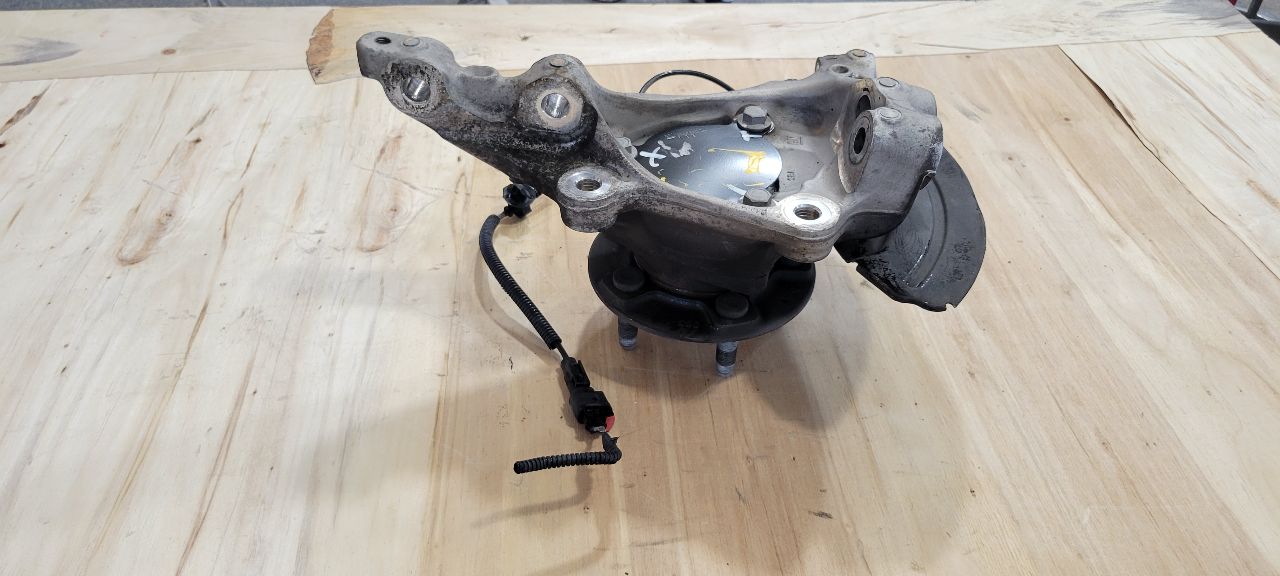 2019 CAMARO LH DRIVER FRONT SPINDLE W/HUB 19K 32476 - image 3