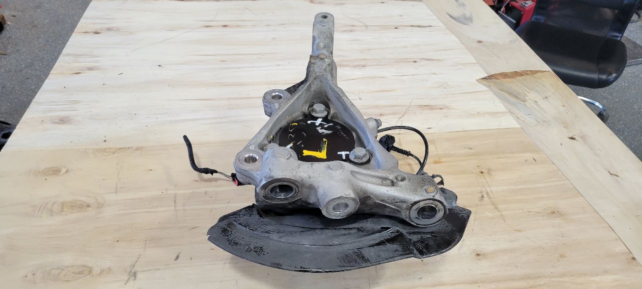 2019 CAMARO LH DRIVER FRONT SPINDLE W/HUB 19K 32476 - image 4