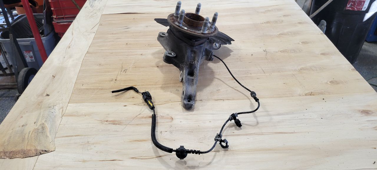 2019 CAMARO LH DRIVER FRONT SPINDLE W/HUB 19K 32476 - image 6