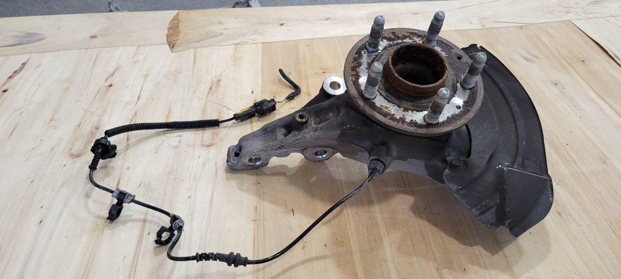 2019 CAMARO LH DRIVER FRONT SPINDLE W/HUB 19K 32476 - image 7