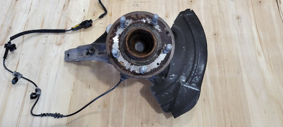 2019 CAMARO LH DRIVER FRONT SPINDLE W/HUB 19K 32476 - image 9