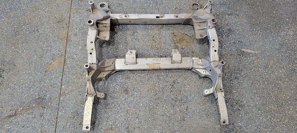 2019 CAMARO 6.2L FRONT ENGINE SUSPENSION CRADLE 32479 - image 1
