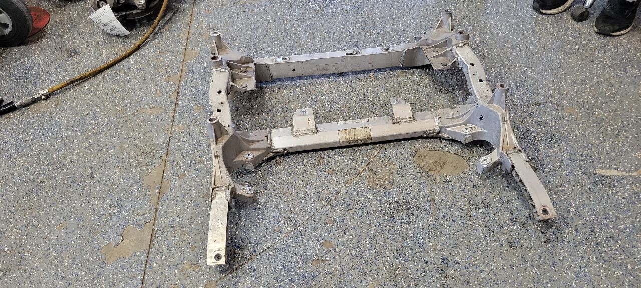 2019 CAMARO 6.2L FRONT ENGINE SUSPENSION CRADLE 32479 - image 2
