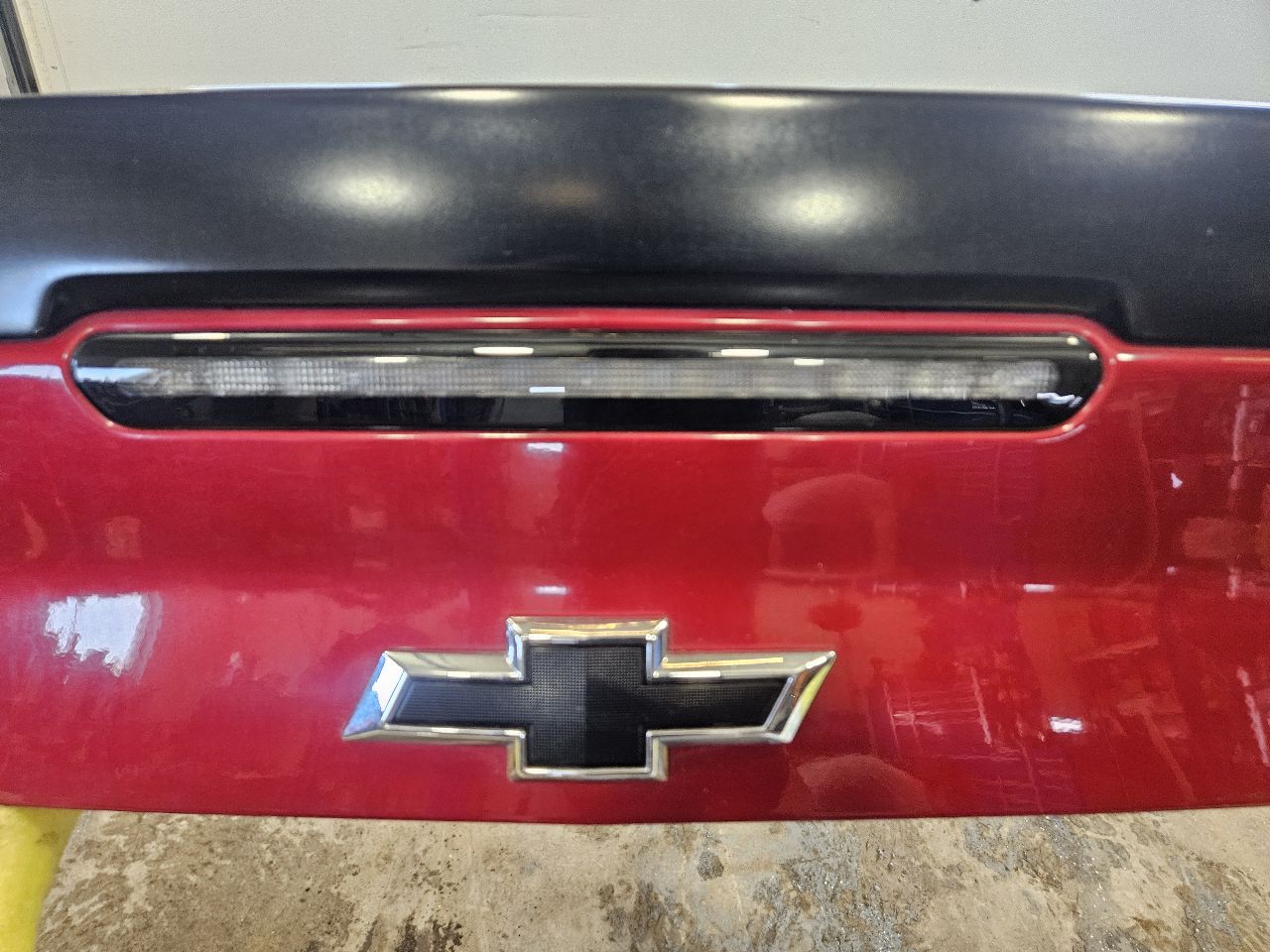 2019 CAMARO DECKLID W/1LE SPOILER RED G7E 32481 - image 3