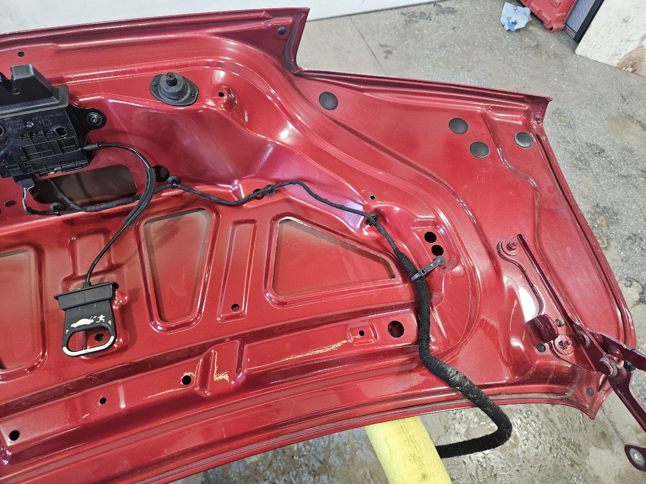 2019 CAMARO DECKLID W/1LE SPOILER RED G7E 32481 - image 7