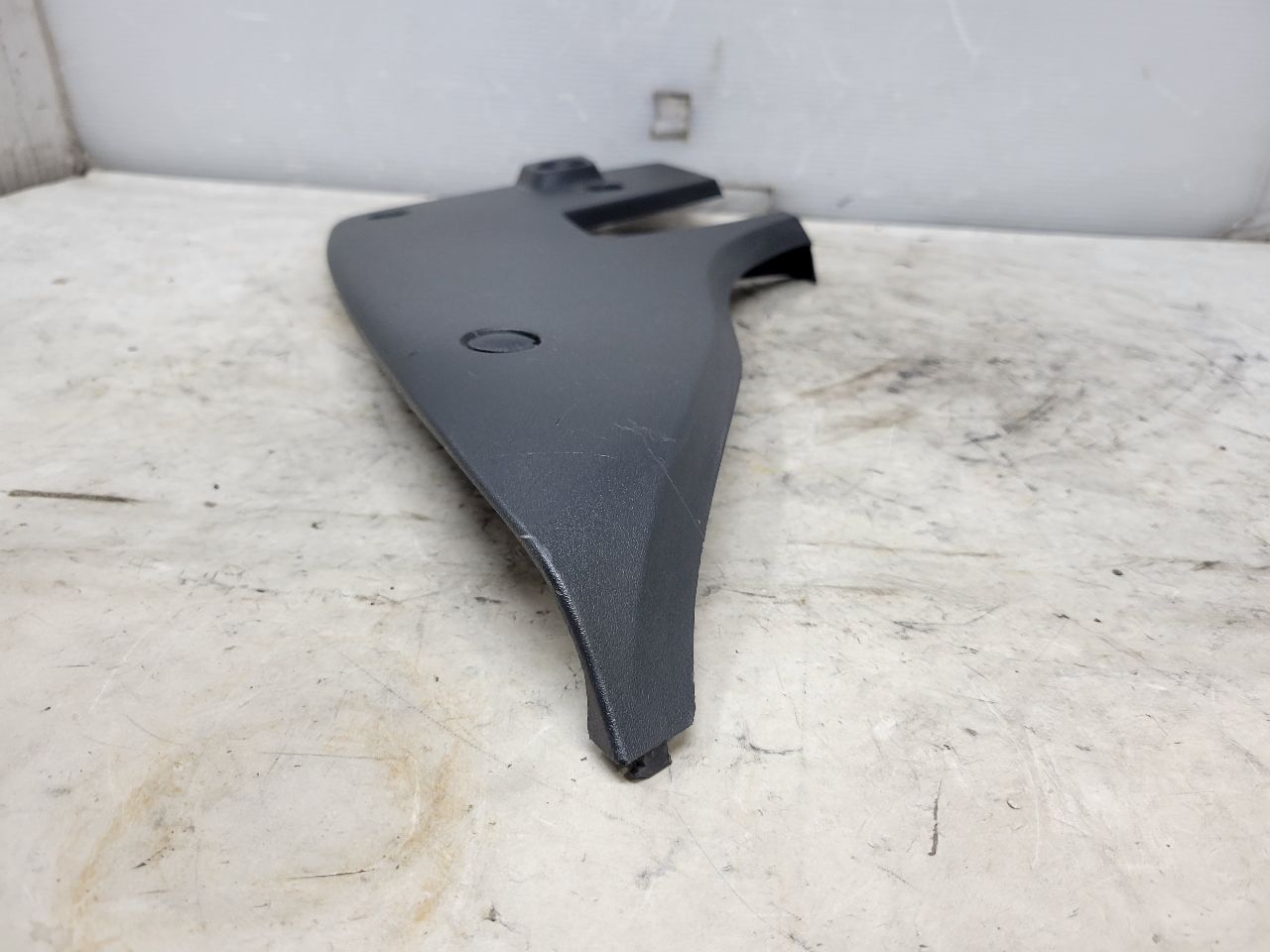 2019 CAMARO LH TAIL LAMP COVER FILLER PANEL 32483 - image 2