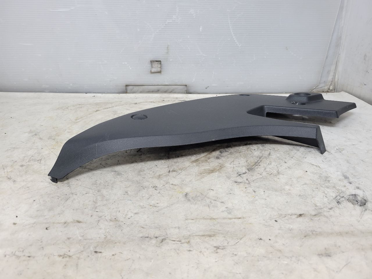 2019 CAMARO LH TAIL LAMP COVER FILLER PANEL 32483 - image 3