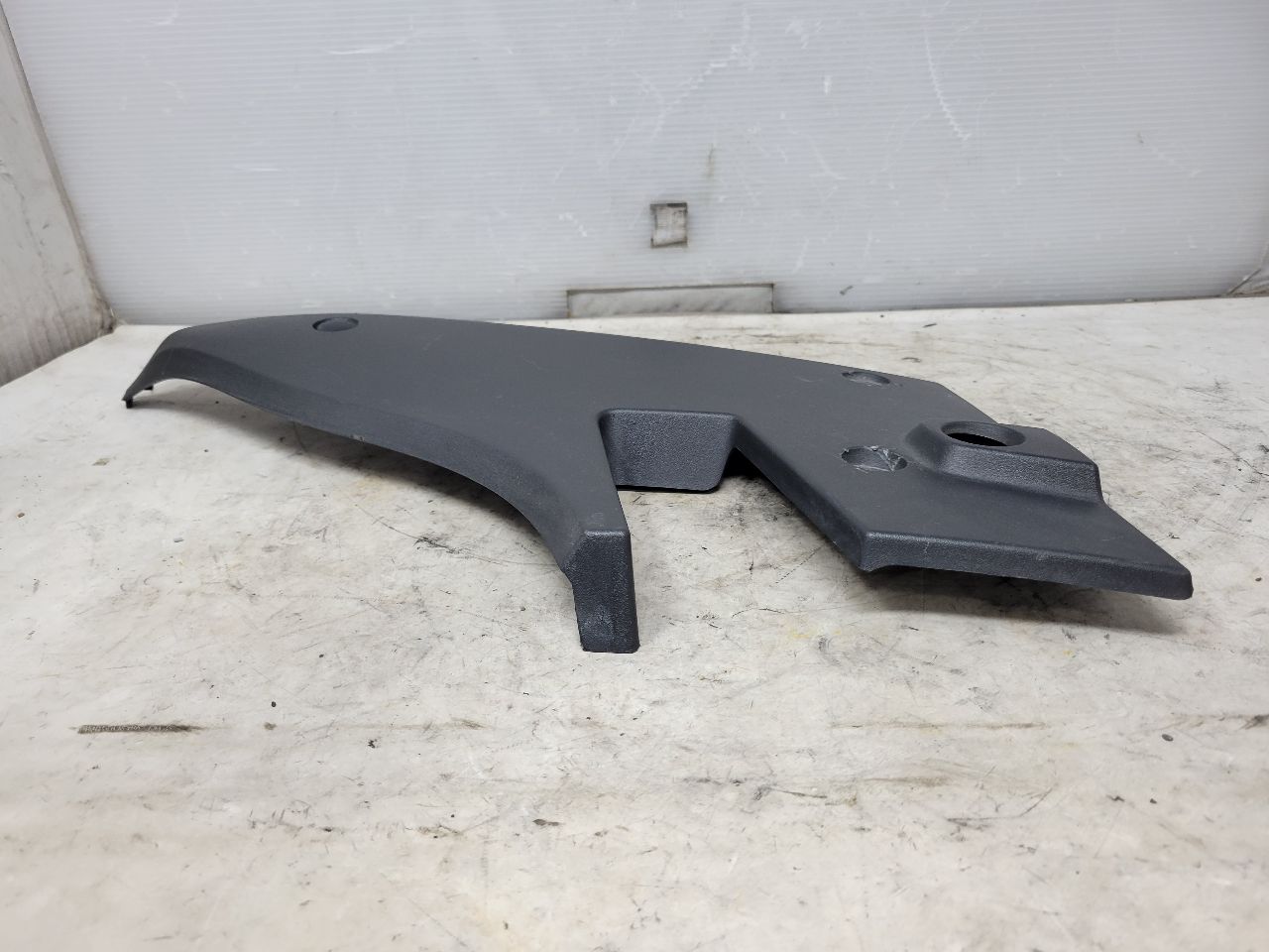 2019 CAMARO LH TAIL LAMP COVER FILLER PANEL 32483 - image 4