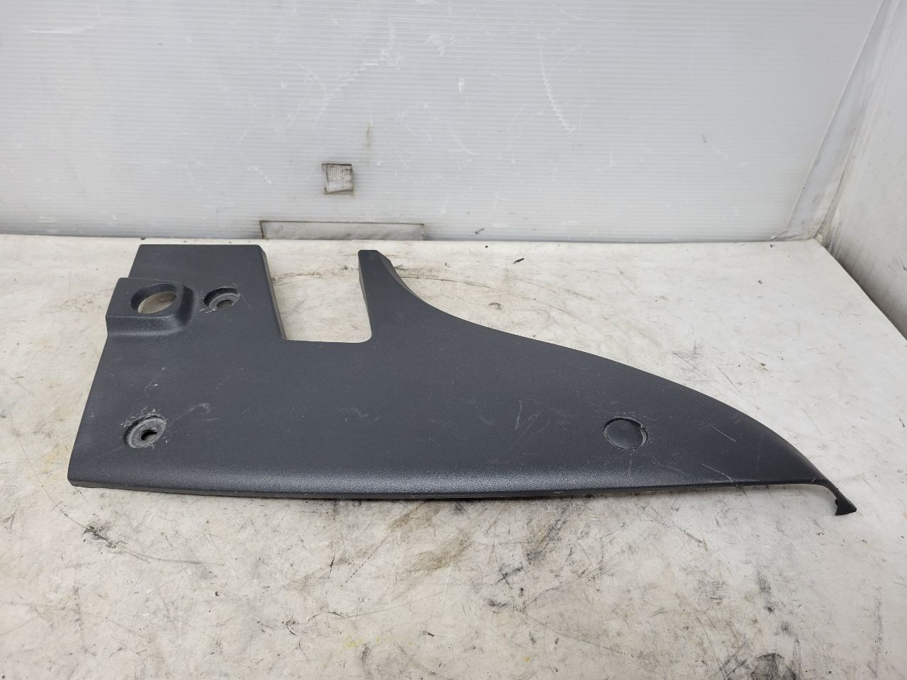 2019 CAMARO LH TAIL LAMP COVER FILLER PANEL 32483 - image 9