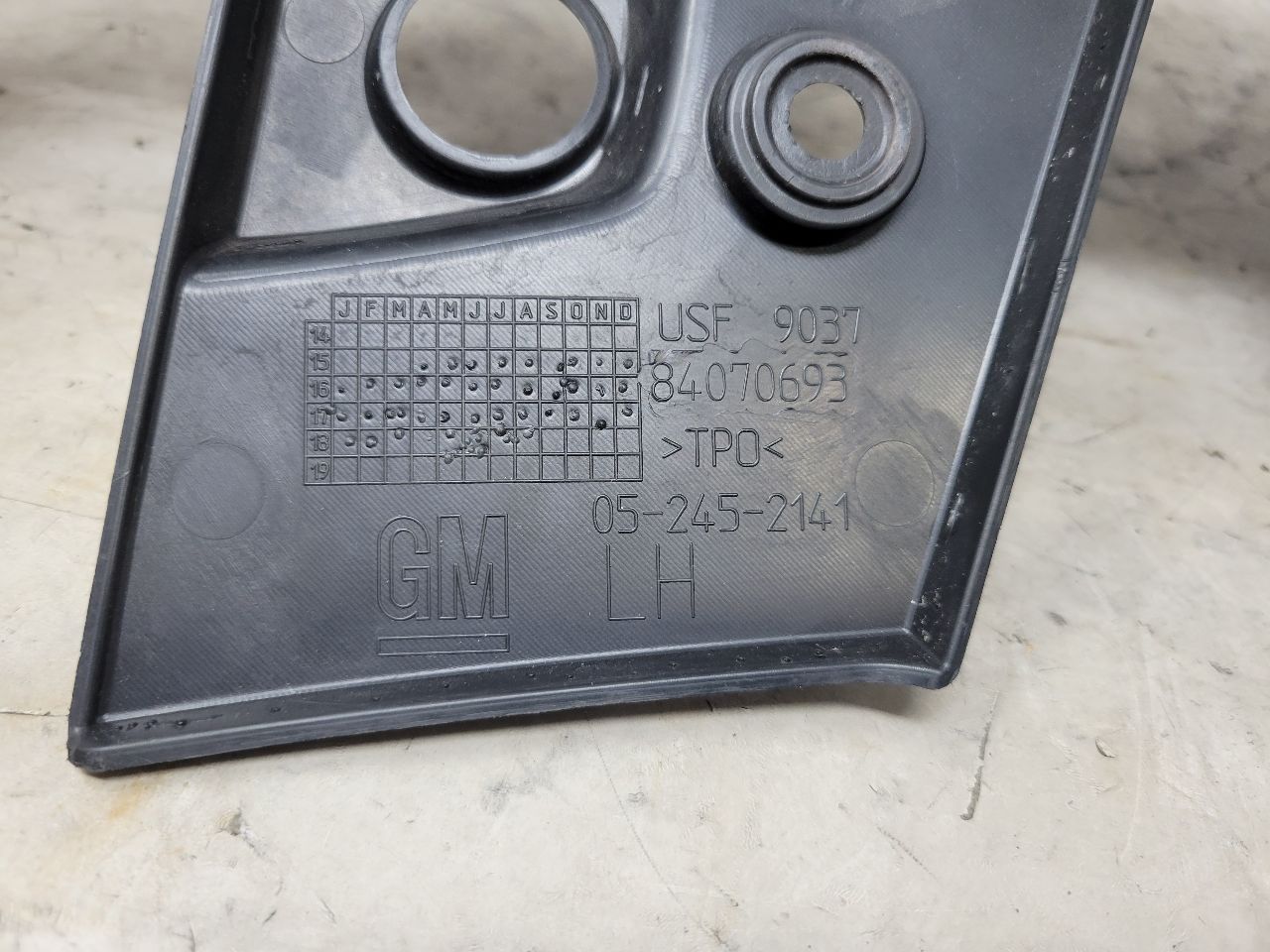 2019 CAMARO LH TAIL LAMP COVER FILLER PANEL 32483 - image 14