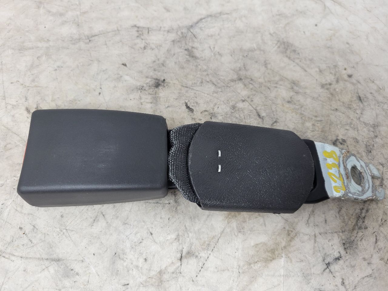 2019 CAMARO REAR SEAT BELT BUCKLE LH RH 84002412 32489 - image 1