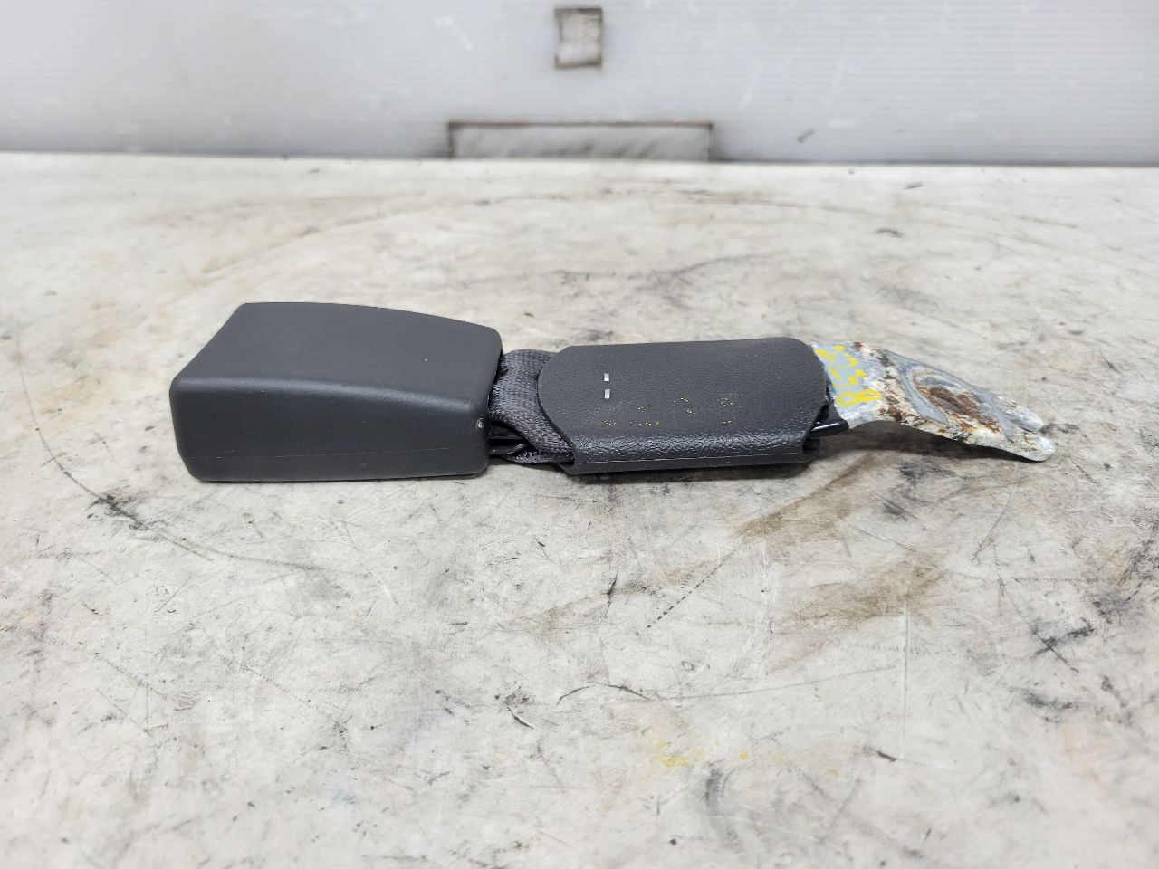2019 CAMARO REAR SEAT BELT BUCKLE LH RH 84002412 32490 - image 4