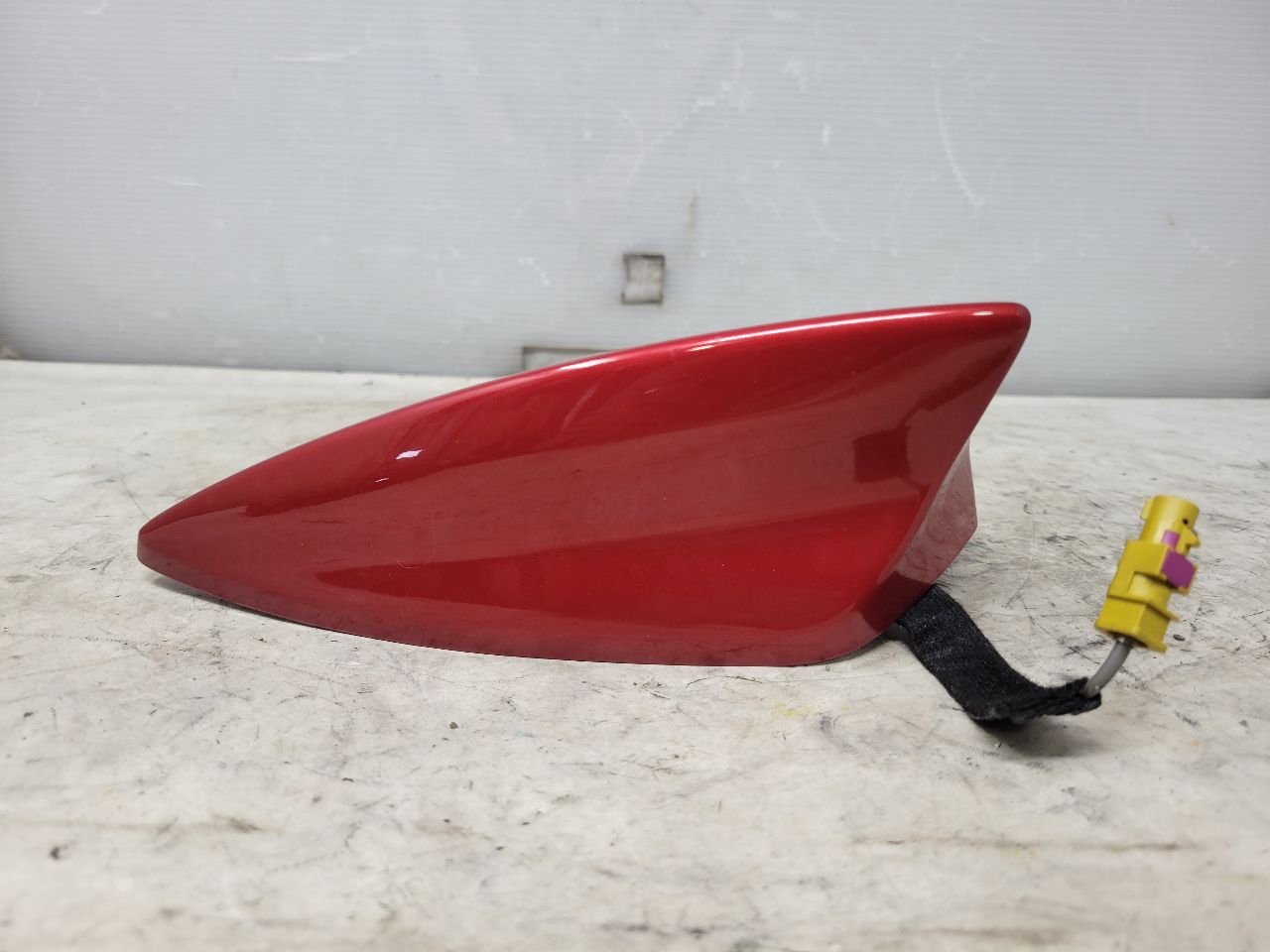 2019 CAMARO SHARK FIN ANTENNA WHITE 84570606 32506 - image 1