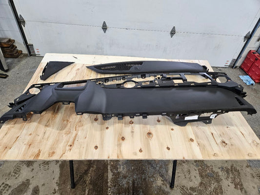 2019 CAMARO UPPER DASH PANEL & RH BAG 32515 - image 1