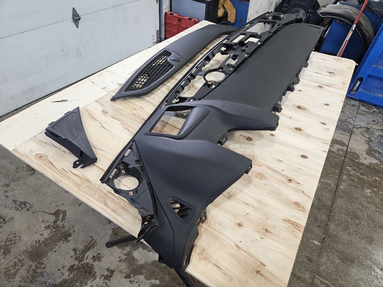 2019 CAMARO UPPER DASH PANEL & RH BAG 32515 - image 2