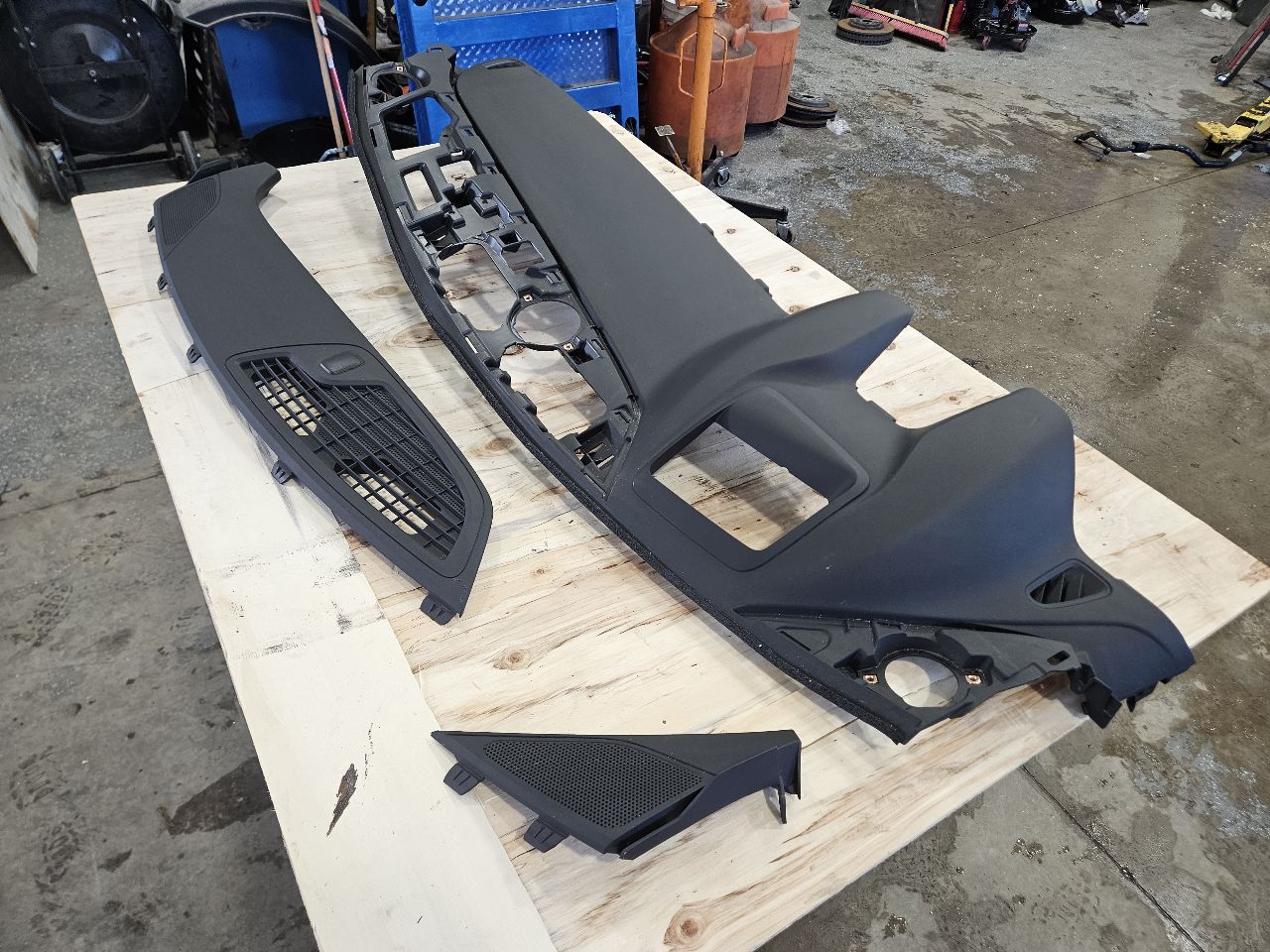 2019 CAMARO UPPER DASH PANEL & RH BAG 32515 - image 6