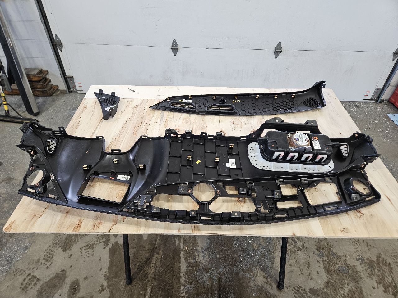 2019 CAMARO UPPER DASH PANEL & RH BAG 32515 - image 7