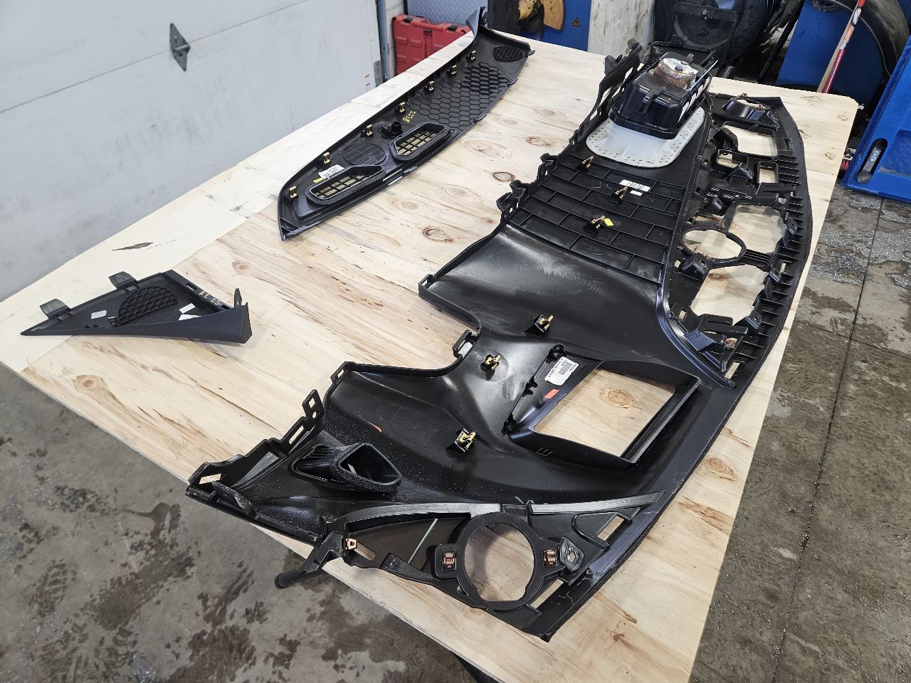 2019 CAMARO UPPER DASH PANEL & RH BAG 32515 - image 8