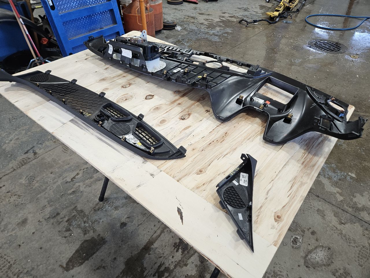 2019 CAMARO UPPER DASH PANEL & RH BAG 32515 - image 9
