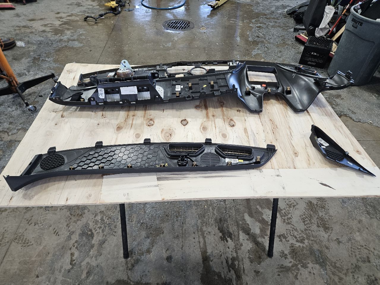 2019 CAMARO UPPER DASH PANEL & RH BAG 32515 - image 10