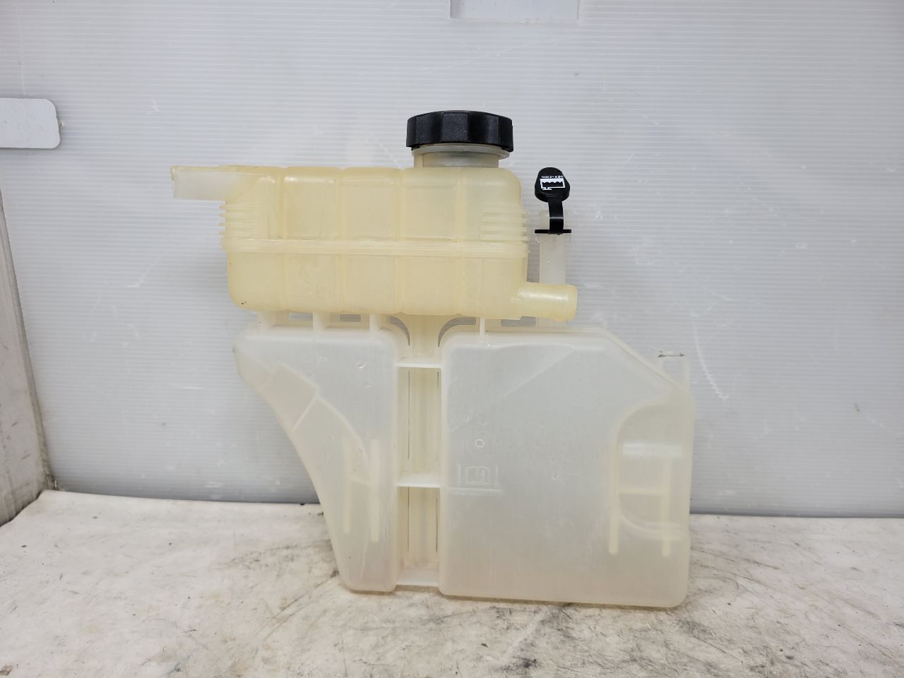 2019 CAMARO COOLANT BOTTLE TANK 22948113 32522 - image 1