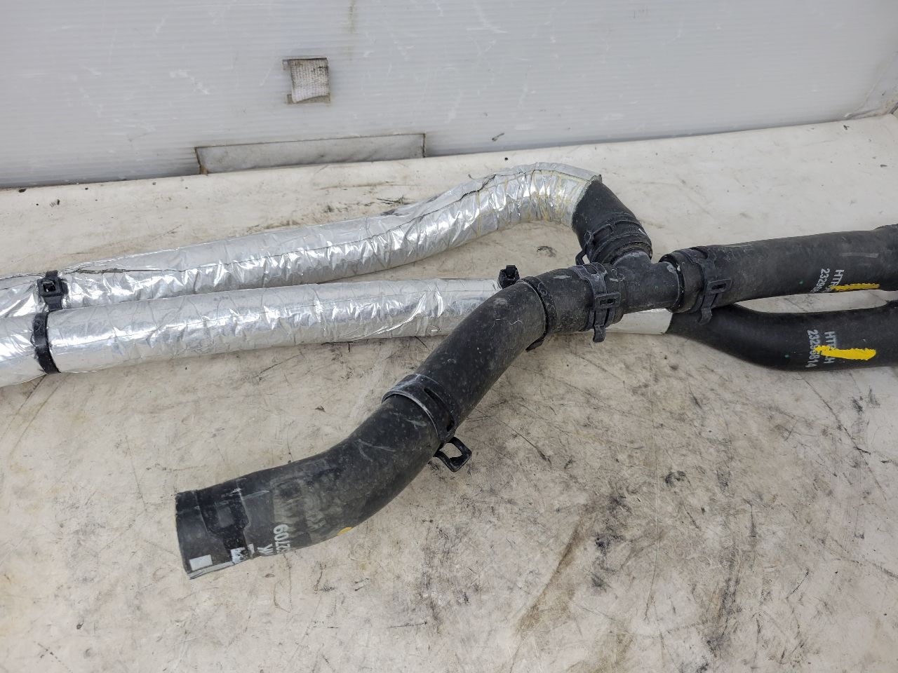 2019 CAMARO 6.2L HEATER HOSES INLET OUTLET 19K 32525 - image 3
