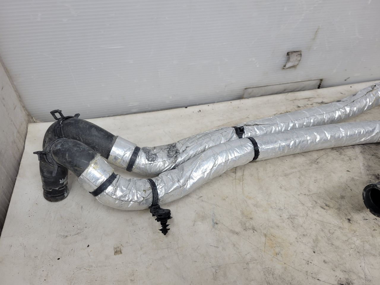 2019 CAMARO 6.2L HEATER HOSES INLET OUTLET 19K 32525 - image 4