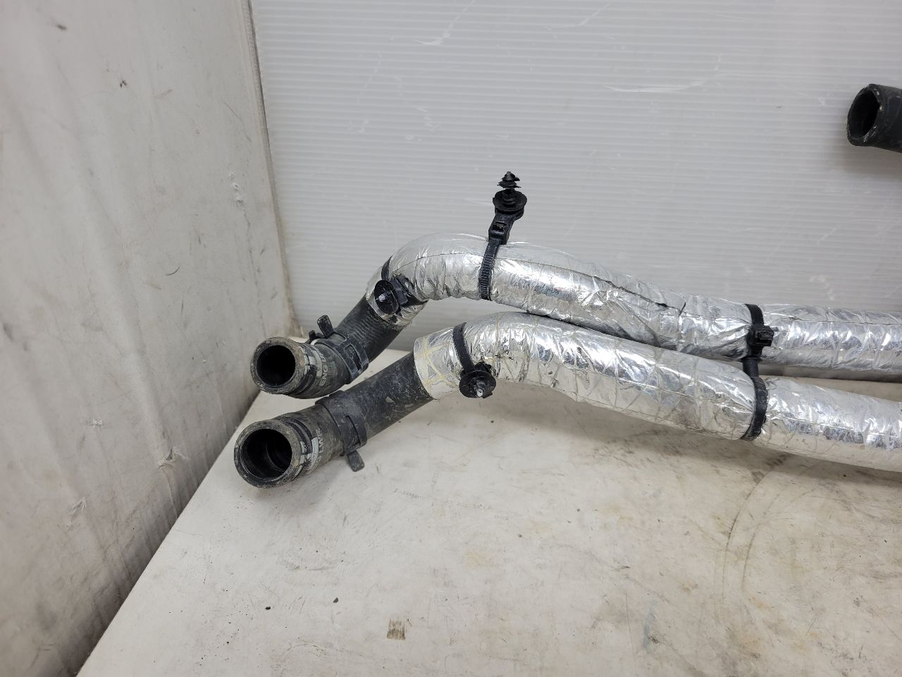 2019 CAMARO 6.2L HEATER HOSES INLET OUTLET 19K 32525 - image 7
